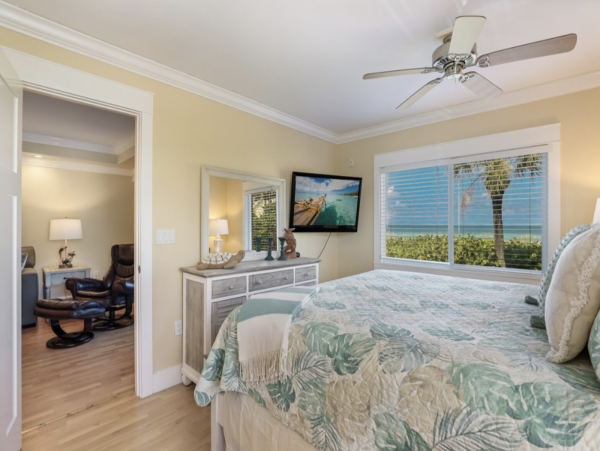 Holmes Beach Gulf Front End Unit on Beach
